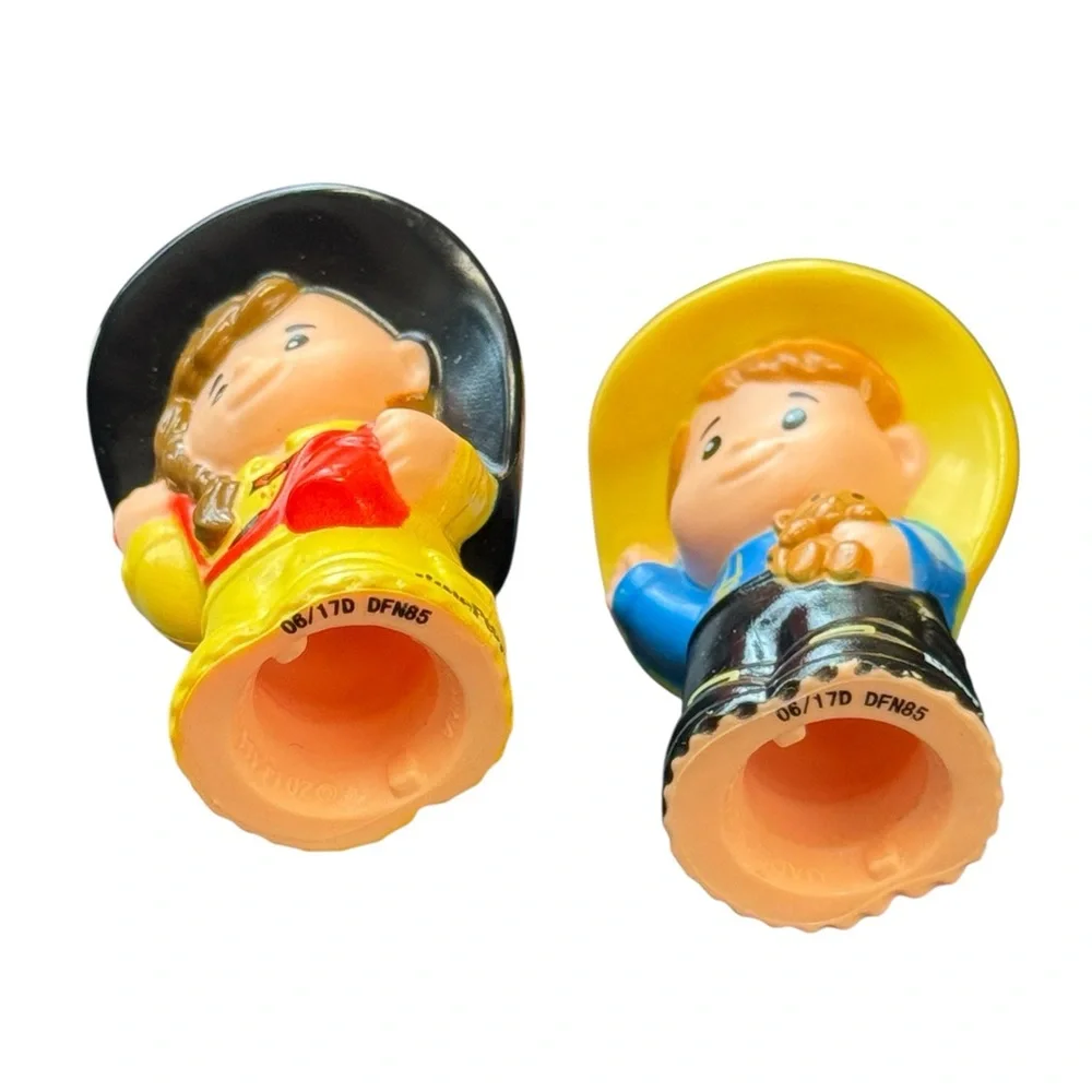 Fisher-Price Little People Firefighters Girl w/Extinguisher and Boy w/Kitten